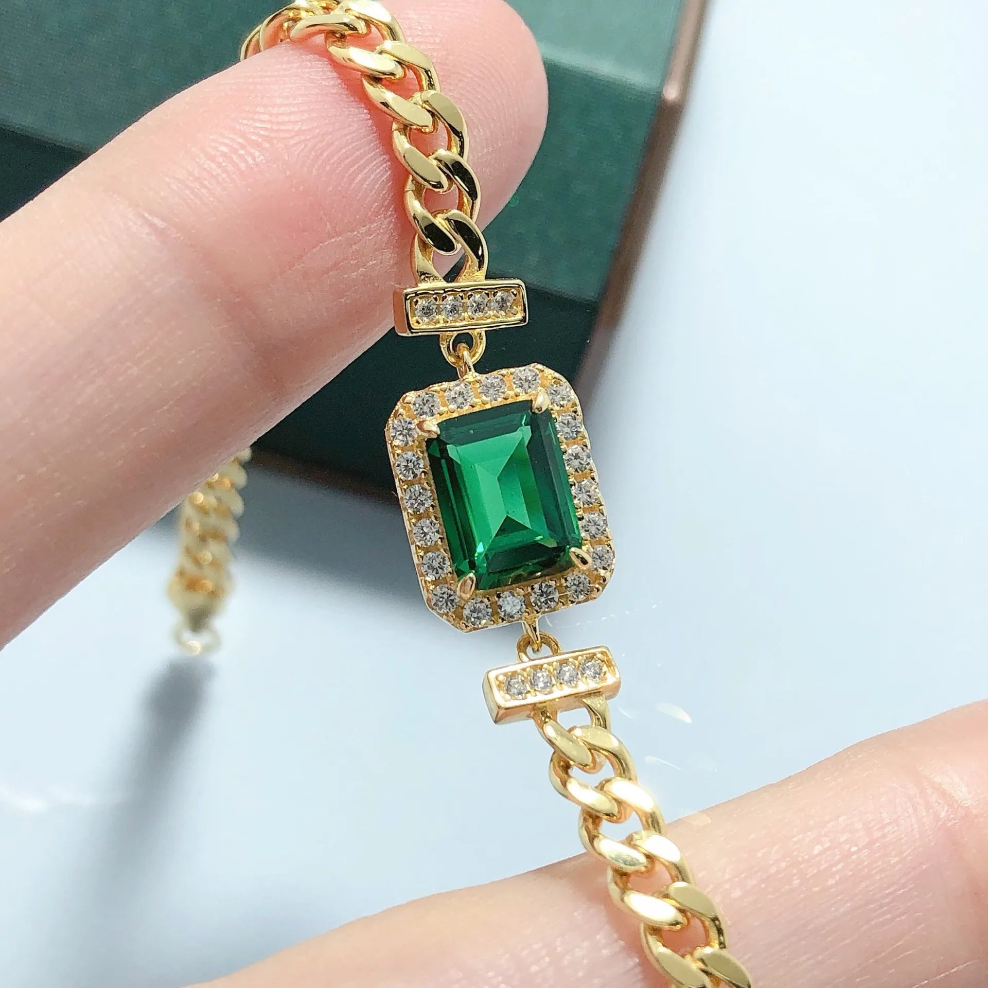 Luxury 100% Real 18k Gold  Women's Vintage Emerald Diamond Bracelet Square Moissanite Bracelet